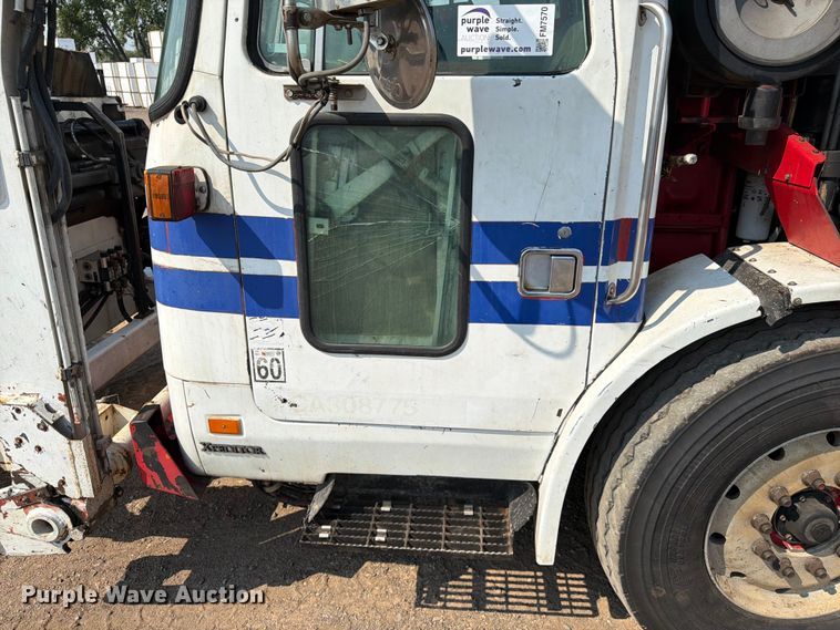 image for item FM7570 2005 Autocar WX refuse truck