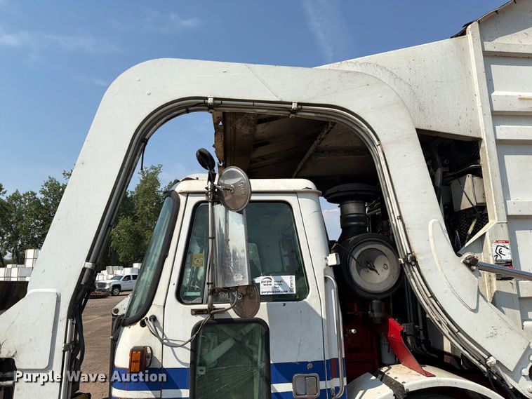image for item FM7570 2005 Autocar WX refuse truck