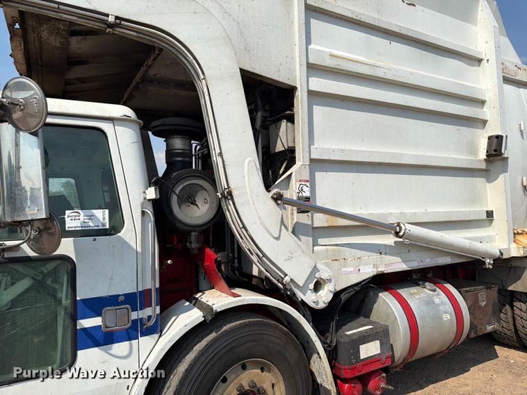 image for item FM7570 2005 Autocar WX refuse truck