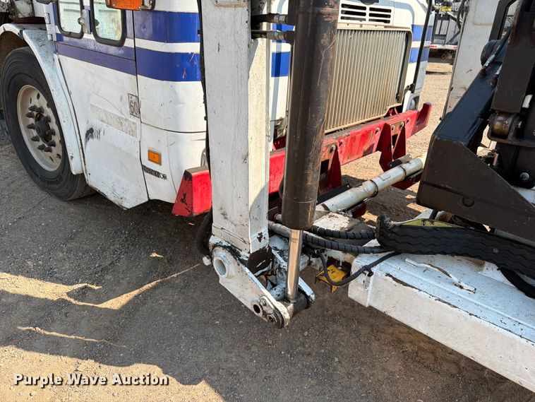 image for item FM7570 2005 Autocar WX refuse truck