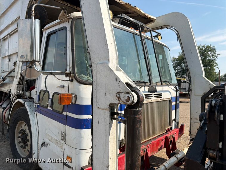 image for item FM7570 2005 Autocar WX refuse truck