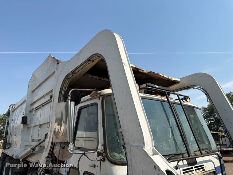 image for item FM7570 2005 Autocar WX refuse truck