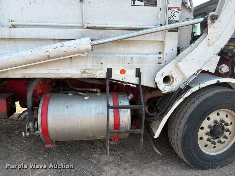 image for item FM7570 2005 Autocar WX refuse truck
