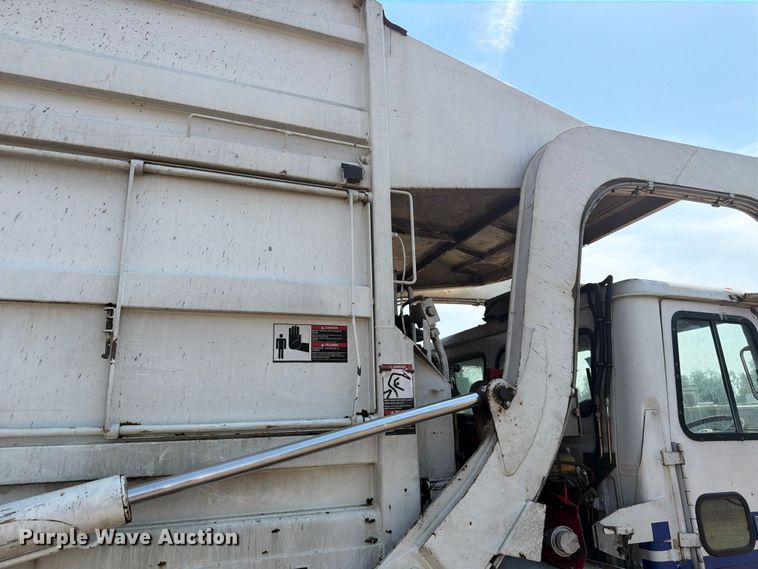 image for item FM7570 2005 Autocar WX refuse truck