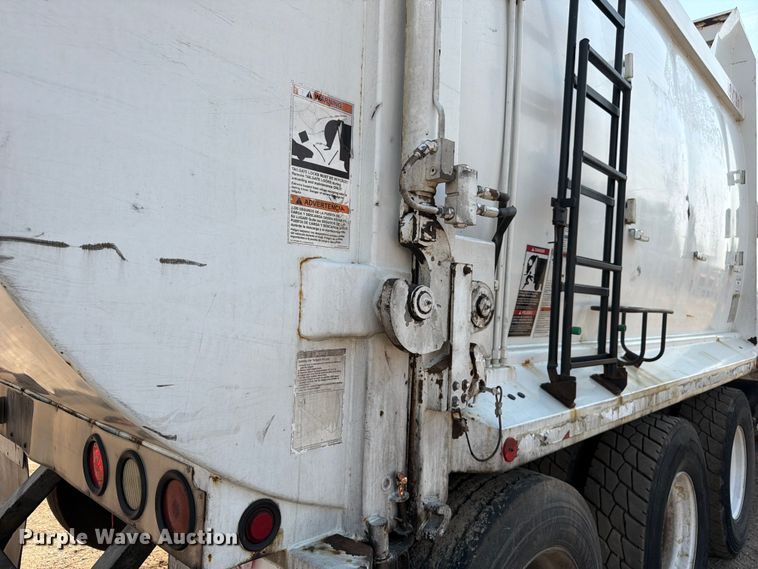 image for item FM7570 2005 Autocar WX refuse truck