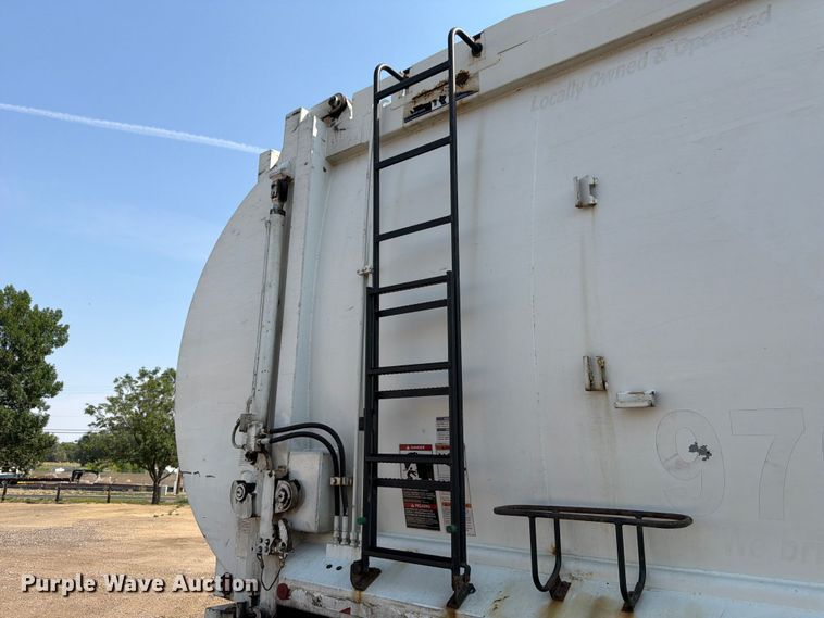 image for item FM7570 2005 Autocar WX refuse truck