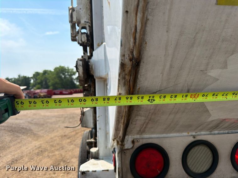 image for item FM7570 2005 Autocar WX refuse truck