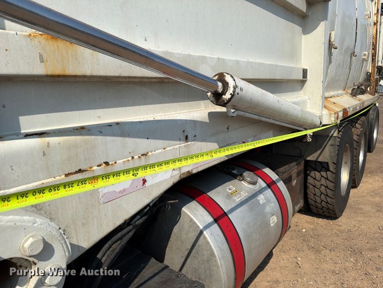 image for item FM7570 2005 Autocar WX refuse truck