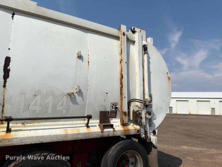 image for item FM7570 2005 Autocar WX refuse truck