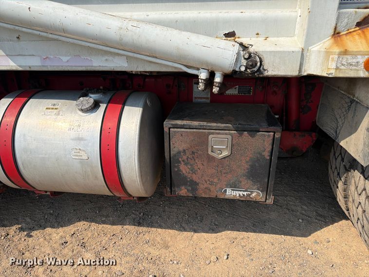 image for item FM7570 2005 Autocar WX refuse truck