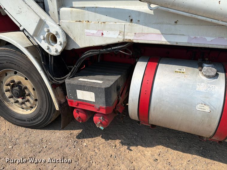 image for item FM7570 2005 Autocar WX refuse truck