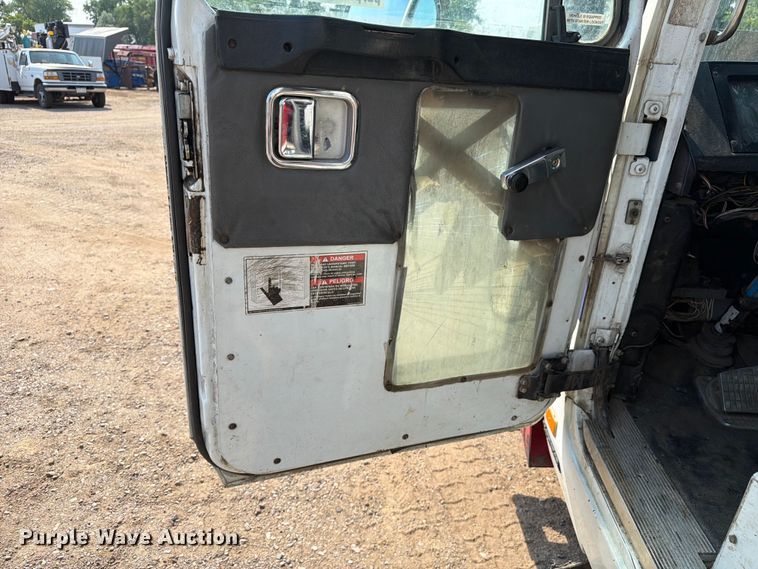 image for item FM7570 2005 Autocar WX refuse truck