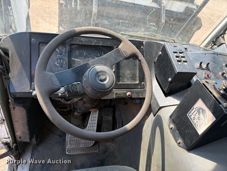image for item FM7570 2005 Autocar WX refuse truck