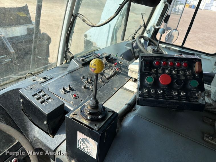 image for item FM7570 2005 Autocar WX refuse truck