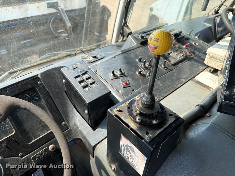 image for item FM7570 2005 Autocar WX refuse truck