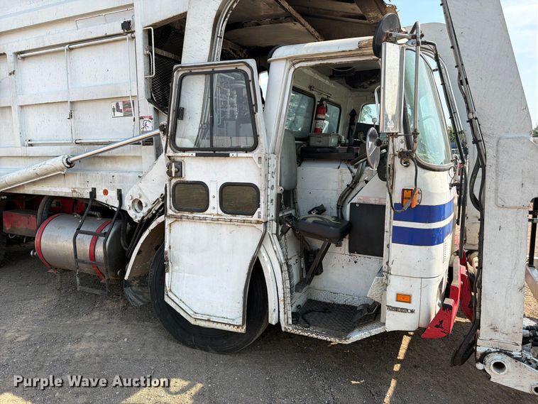 image for item FM7570 2005 Autocar WX refuse truck