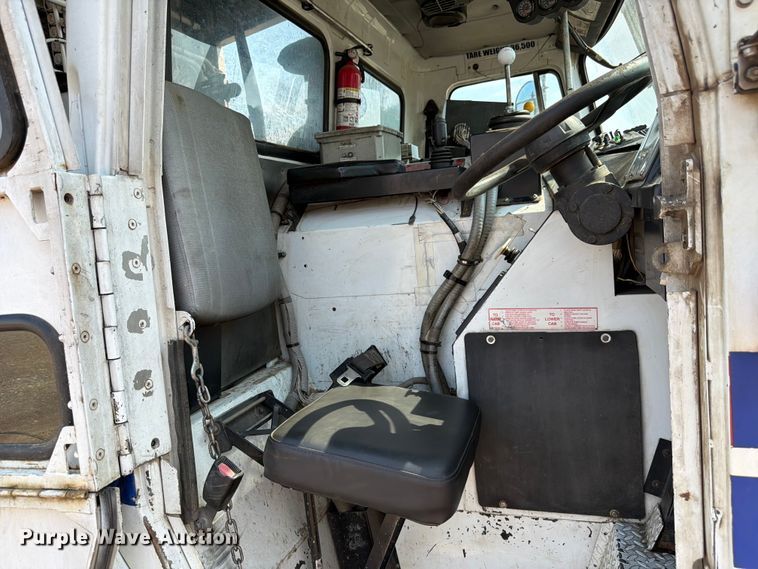 image for item FM7570 2005 Autocar WX refuse truck