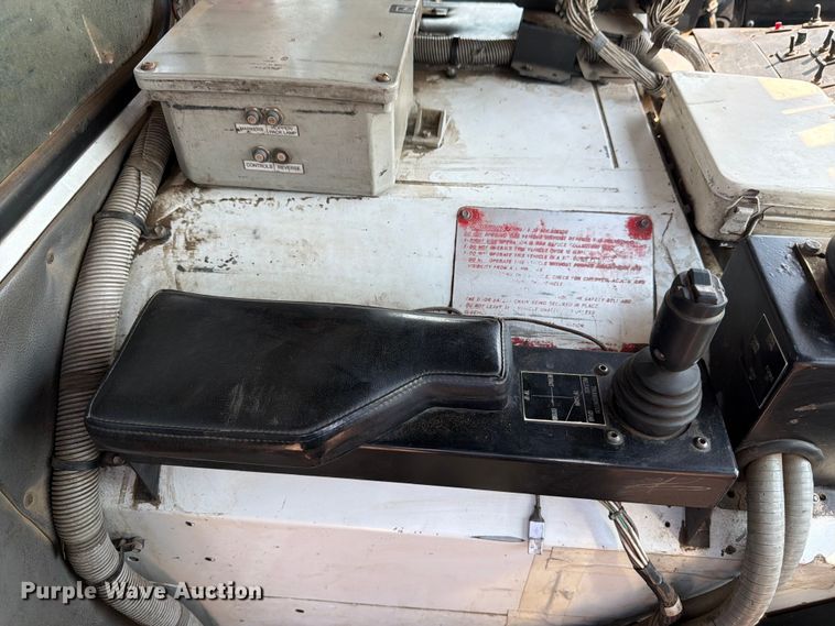 image for item FM7570 2005 Autocar WX refuse truck