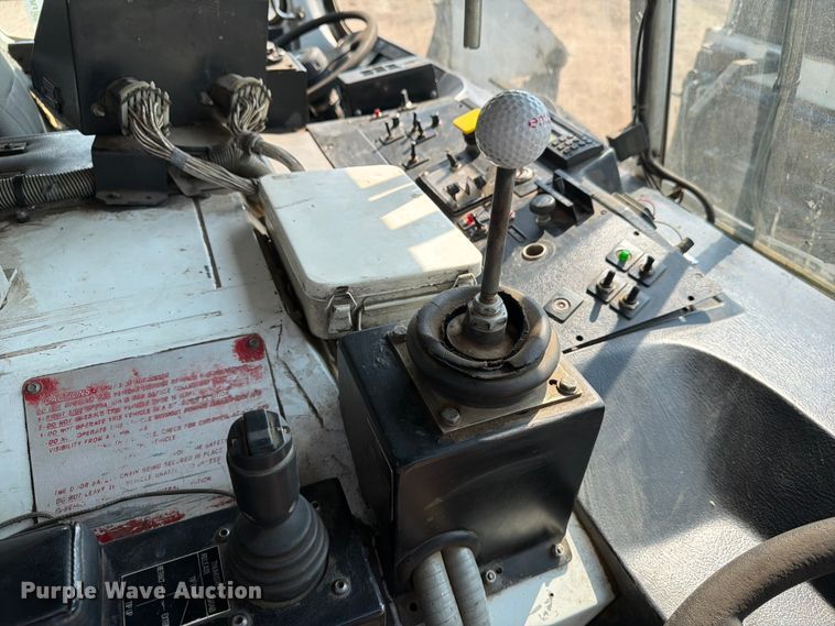 image for item FM7570 2005 Autocar WX refuse truck