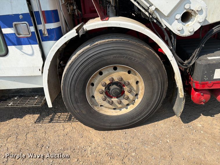 image for item FM7570 2005 Autocar WX refuse truck