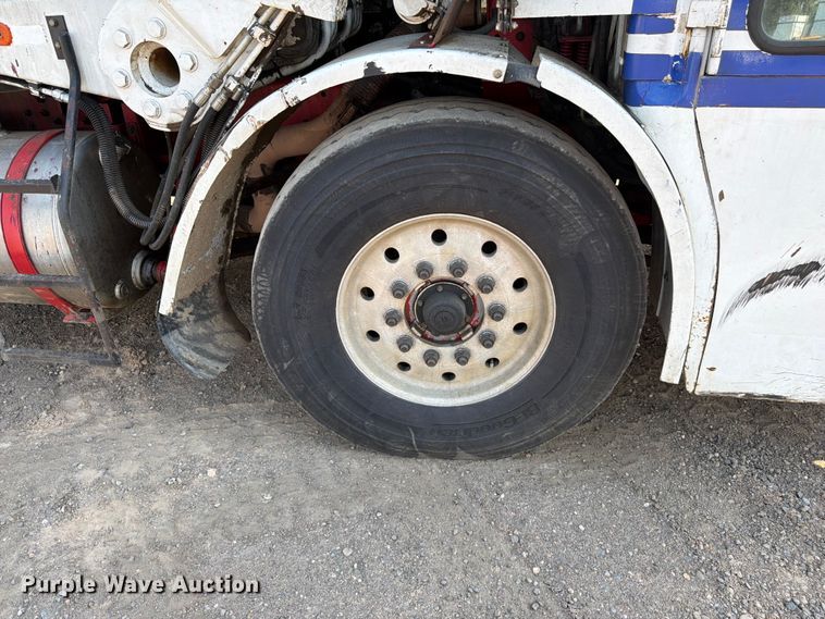 image for item FM7570 2005 Autocar WX refuse truck