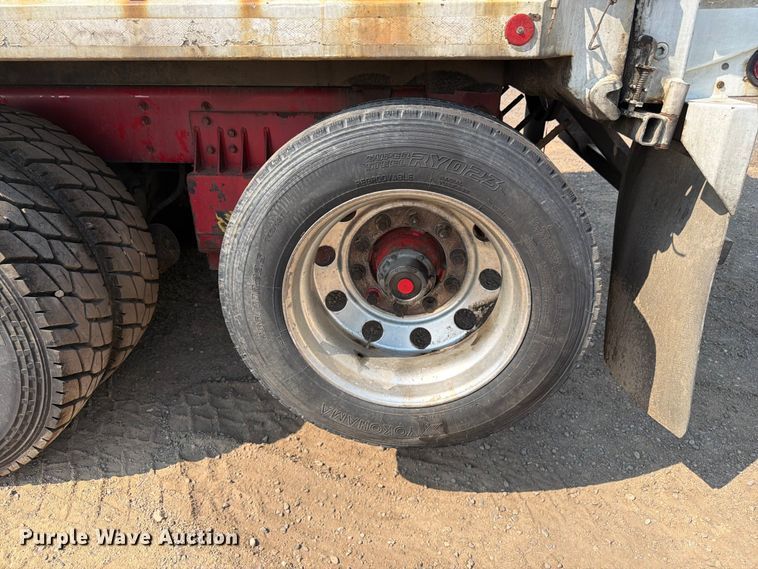 image for item FM7570 2005 Autocar WX refuse truck