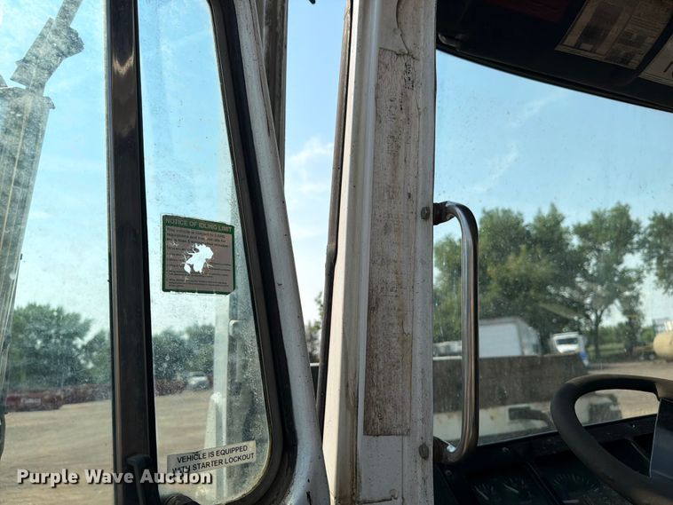 image for item FM7570 2005 Autocar WX refuse truck