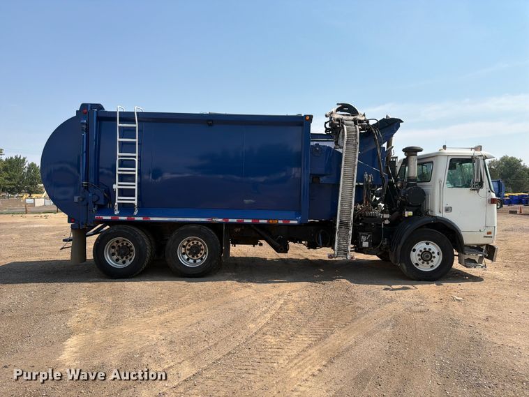 image for item FM7571 2006 Autocar WXR refuse truck