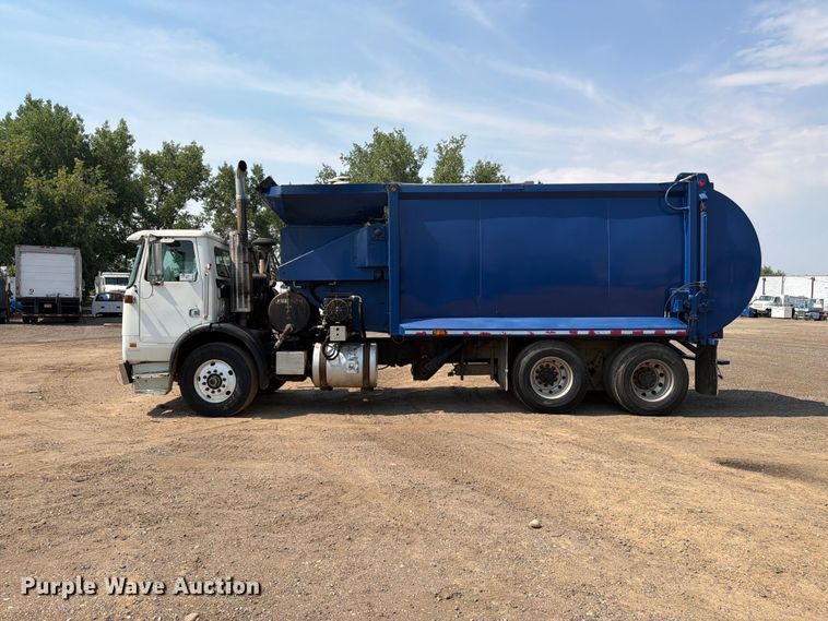 image for item FM7571 2006 Autocar WXR refuse truck