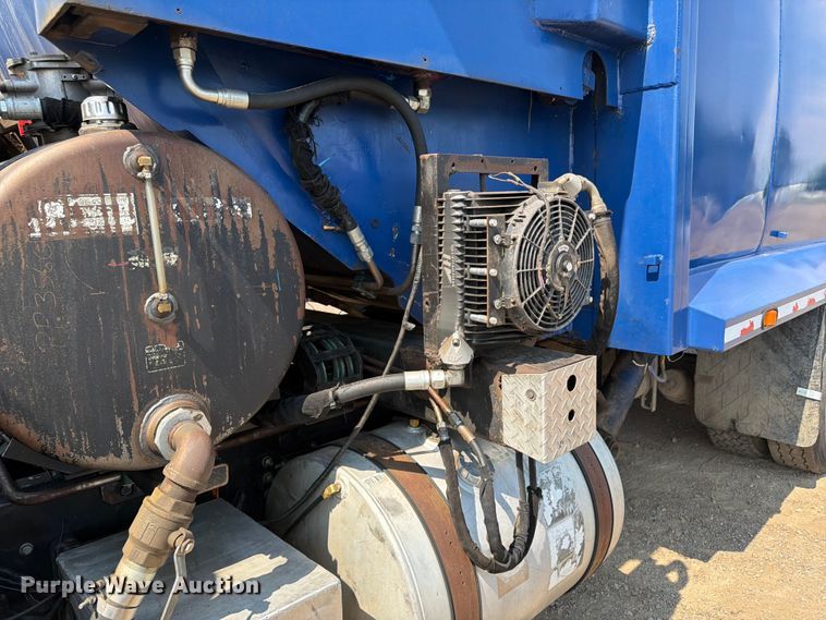 image for item FM7571 2006 Autocar WXR refuse truck