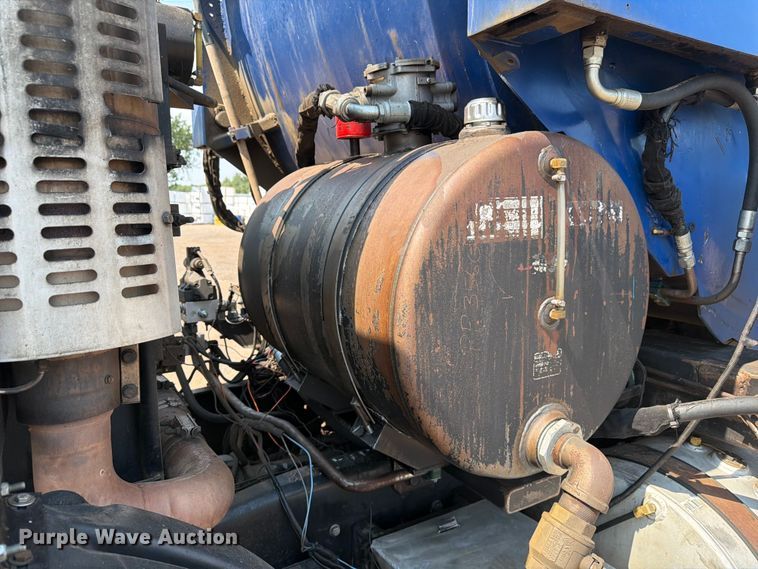 image for item FM7571 2006 Autocar WXR refuse truck