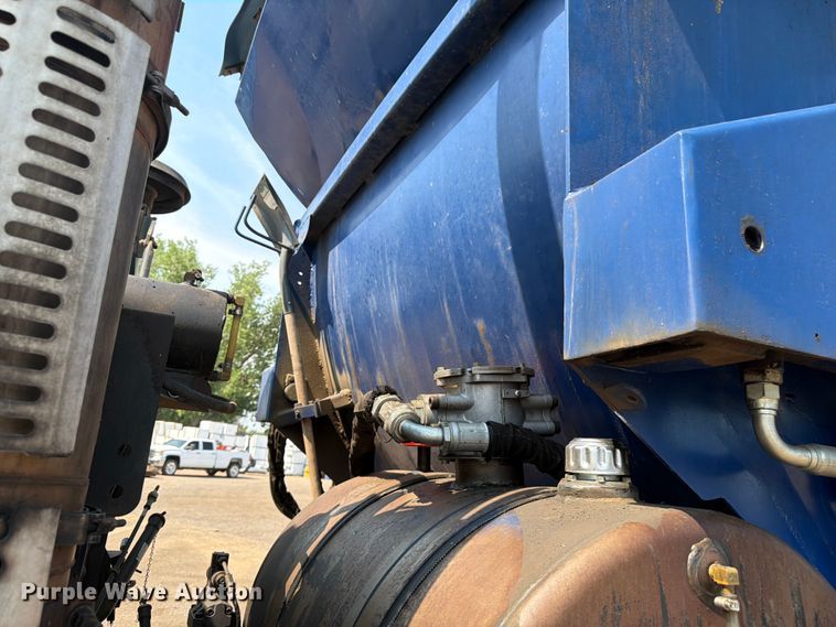 image for item FM7571 2006 Autocar WXR refuse truck