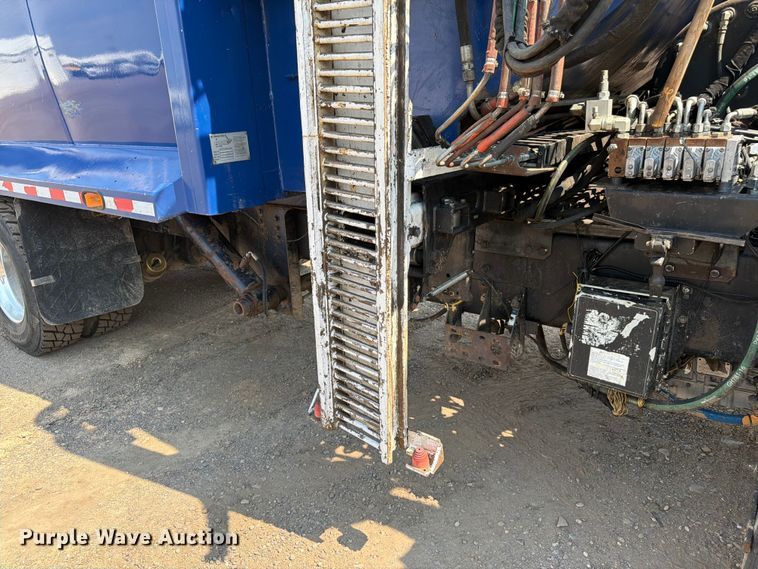 image for item FM7571 2006 Autocar WXR refuse truck