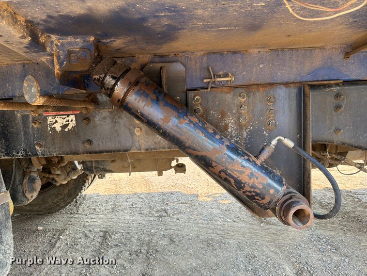 image for item FM7571 2006 Autocar WXR refuse truck