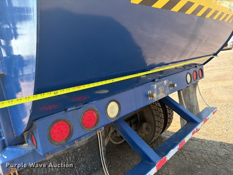 image for item FM7571 2006 Autocar WXR refuse truck