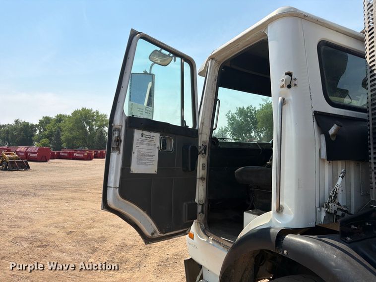 image for item FM7571 2006 Autocar WXR refuse truck