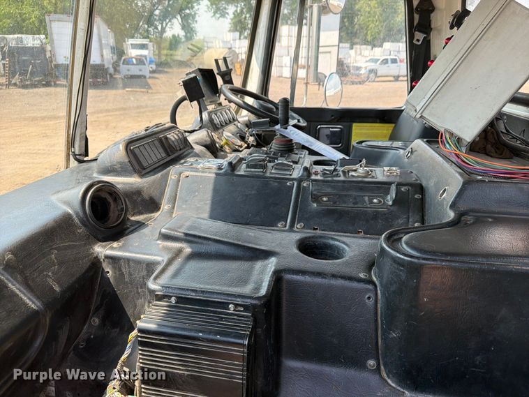 image for item FM7571 2006 Autocar WXR refuse truck