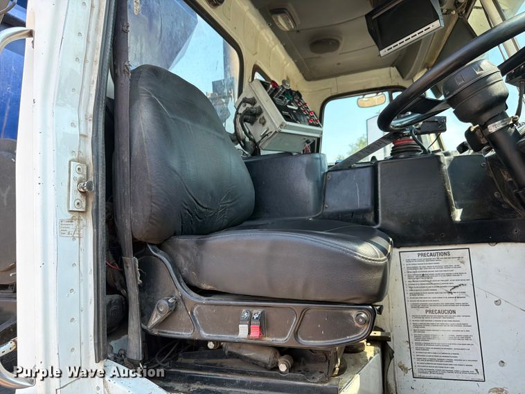 image for item FM7571 2006 Autocar WXR refuse truck