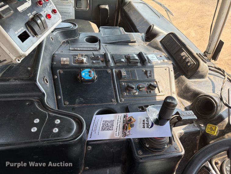 image for item FM7571 2006 Autocar WXR refuse truck