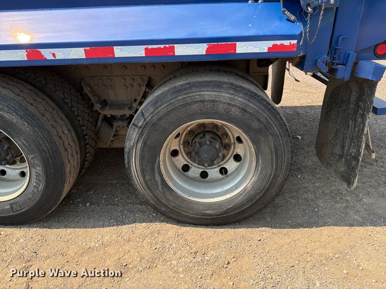 image for item FM7571 2006 Autocar WXR refuse truck