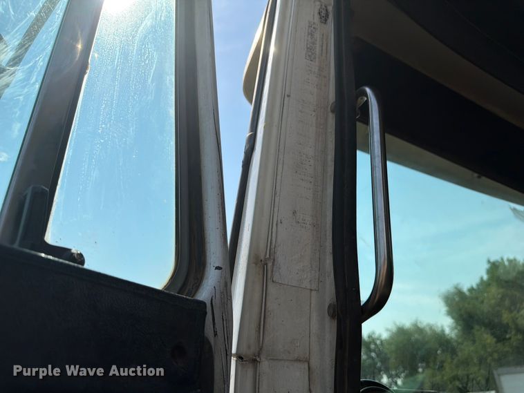 image for item FM7571 2006 Autocar WXR refuse truck