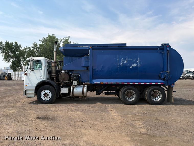 image for item FM7572 2006 Autocar WXR refuse truck