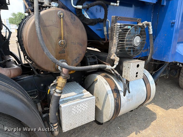 image for item FM7572 2006 Autocar WXR refuse truck