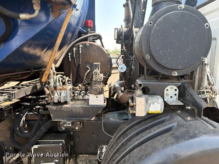 image for item FM7572 2006 Autocar WXR refuse truck