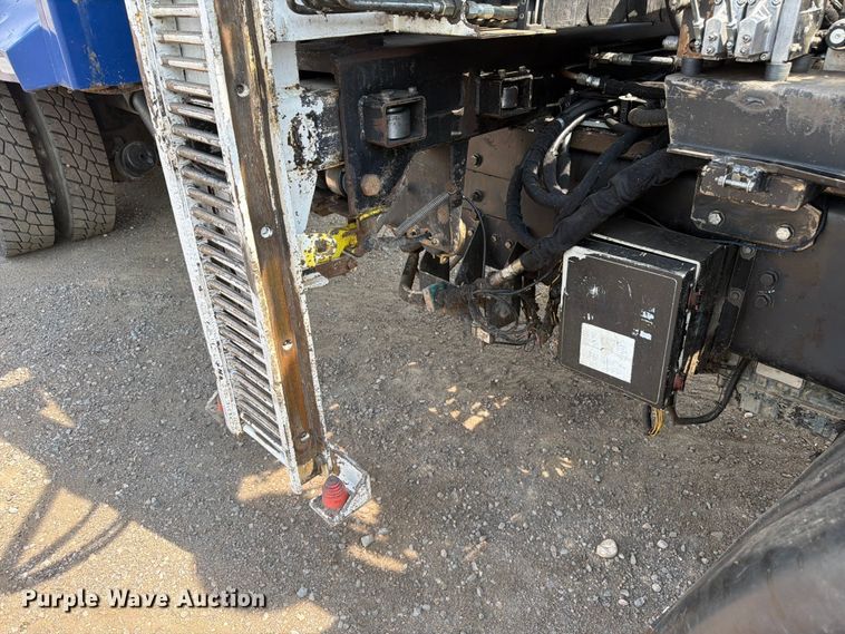 image for item FM7572 2006 Autocar WXR refuse truck