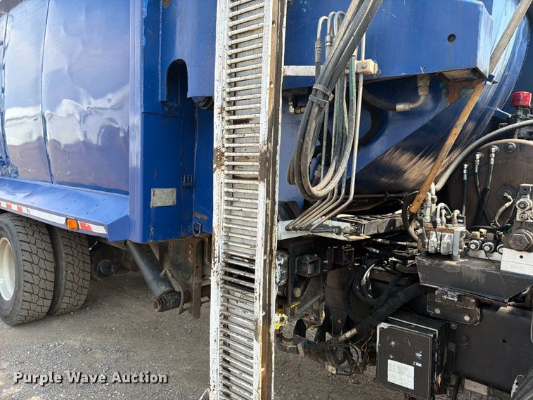 image for item FM7572 2006 Autocar WXR refuse truck