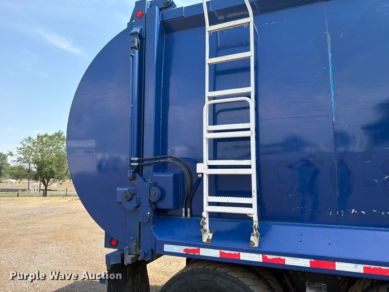 image for item FM7572 2006 Autocar WXR refuse truck