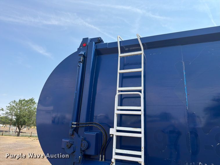 image for item FM7572 2006 Autocar WXR refuse truck