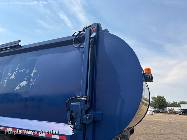 image for item FM7572 2006 Autocar WXR refuse truck
