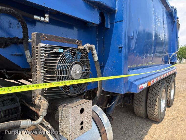image for item FM7572 2006 Autocar WXR refuse truck